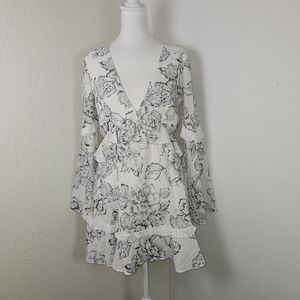Selfie Leslie Floral Bell Sleeve Mini Dress White Black Ruffle Hem Size Small